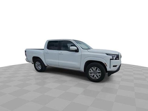 Used 2023 Nissan Frontier SV RWD image 2