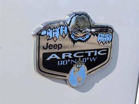 Used 2012 Jeep Wrangler Arctic image 10