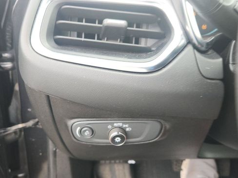 Used 2022 Chevrolet Equinox LS AWD/4WD image 13