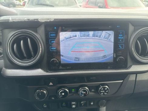 Used 2018 Toyota Tacoma TRD Off-Road w/ Technology Package image 13