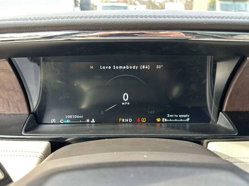 Used 2018 Lincoln Navigator Select image 22