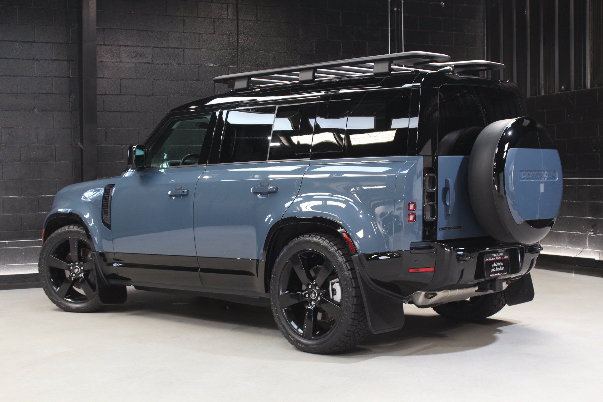 Used 2025 Land Rover Defender 110 X-Dynamic SE AWD/4WD image 12