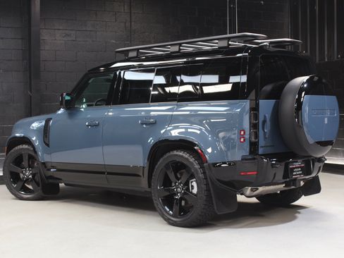 Used 2025 Land Rover Defender 110 X-Dynamic SE AWD/4WD image 12