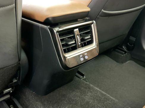 Used 2025 Toyota Crown Signia AWD/4WD image 27