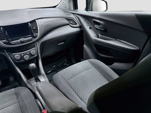 Used 2019 Chevrolet Trax LS AWD/4WD image 24