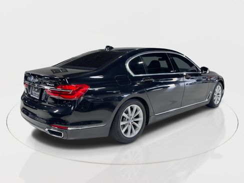 Used 2018 BMW 740i image 12