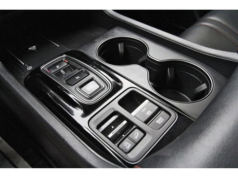 Used 2025 Honda Pilot TrailSport image 31