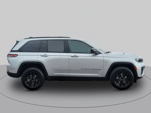 New 2026 Jeep Grand Cherokee Altitude AWD/4WD image 2