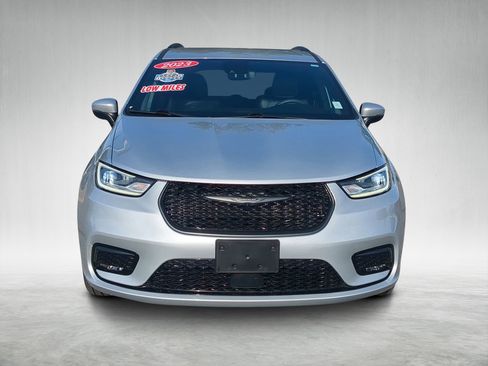 Used 2023 Chrysler Pacifica Touring-L w/ S Appearance Package image 8