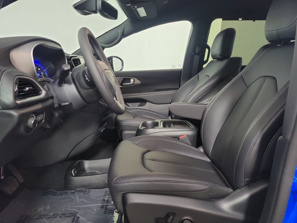 New 2027 Chrysler Pacifica Select FWD image 12