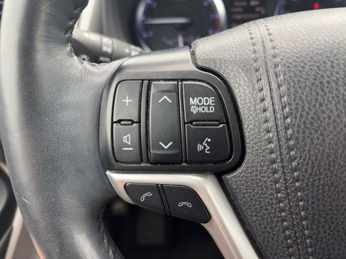 Used 2019 Toyota Highlander Limited Platinum AWD/4WD image 23