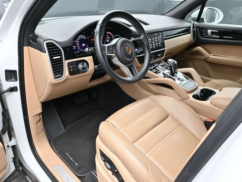 Certified 2022 Porsche Cayenne AWD/4WD image 4
