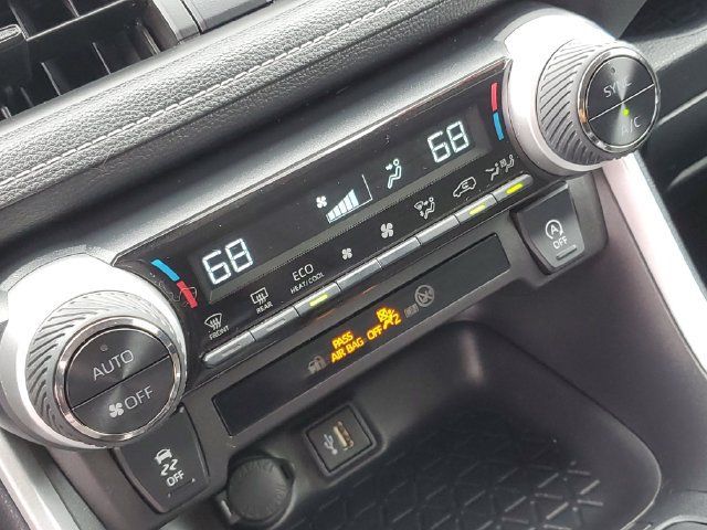 Used 2025 Toyota RAV4 XLE AWD/4WD image 18
