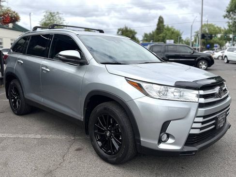 Used 2019 Toyota Highlander XLE AWD/4WD image 6