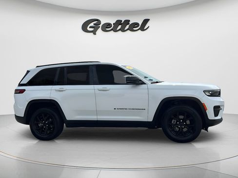 Used 2024 Jeep Grand Cherokee Altitude AWD/4WD image 4