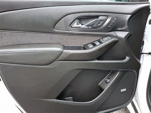 Certified 2023 Chevrolet Traverse High Country image 17