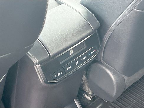 Used 2024 Toyota Highlander XLE image 27