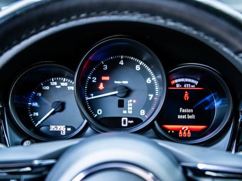 Certified 2023 Porsche Macan AWD/4WD image 21