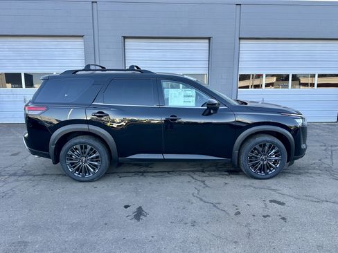 New 2026 Nissan Pathfinder SL image 3