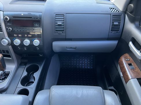 Used 2011 Toyota Tundra Limited image 32