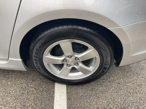 Used 2016 Chevrolet Cruze LT image 9