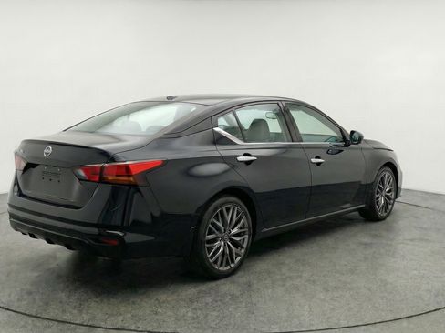 Used 2025 Nissan Altima 2.5 SV FWD image 9