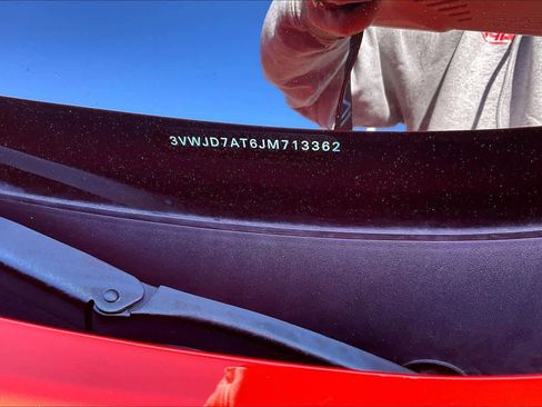 Used 2018 Volkswagen Beetle 2.0T SE image 31