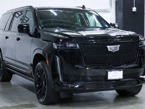 Used 2022 Cadillac Escalade ESV Sport Platinum w/ LPO, ONYX Package image 7