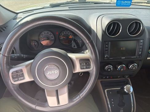 Used 2014 Jeep Patriot Latitude AWD/4WD image 7