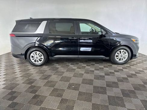 Used 2023 Kia Carnival LX FWD image 6