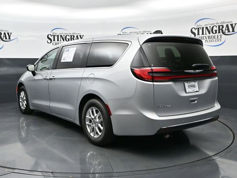 Used 2024 Chrysler Pacifica Touring-L FWD image 6