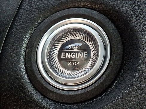 Used 2020 Mercedes-Benz GLC 300 4MATIC image 24