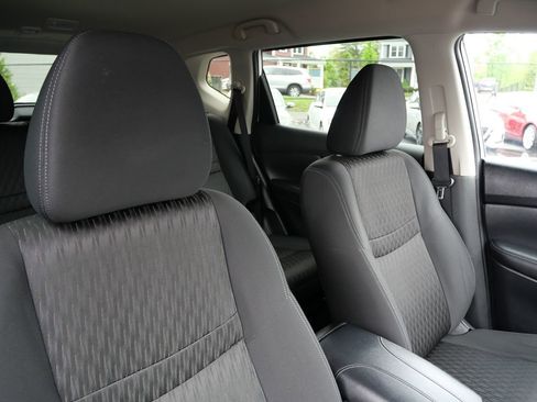 Used 2019 Nissan Rogue SV AWD/4WD image 18