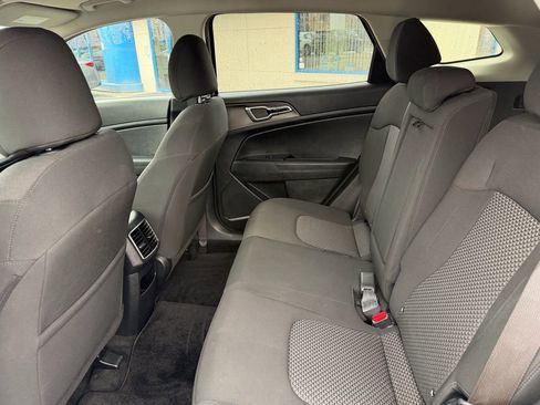 Used 2023 Kia Sportage LX image 8