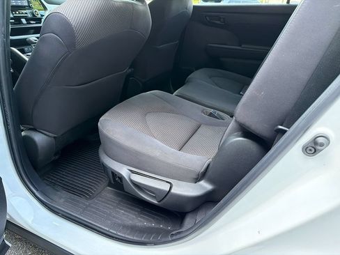 Used 2022 Toyota Highlander L FWD image 20