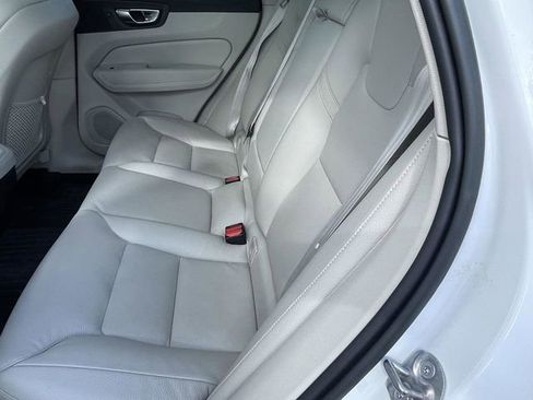 Used 2023 Volvo XC60 B5 Core AWD/4WD image 12