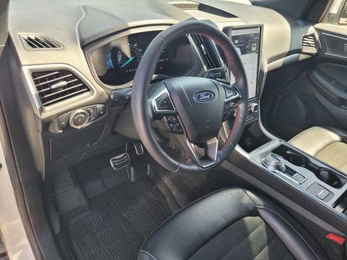 Certified 2023 Ford Edge ST-Line image 9
