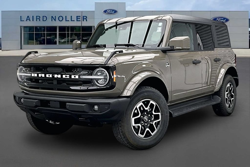 New 2026 Ford Bronco Outer Banks AWD/4WD image 1