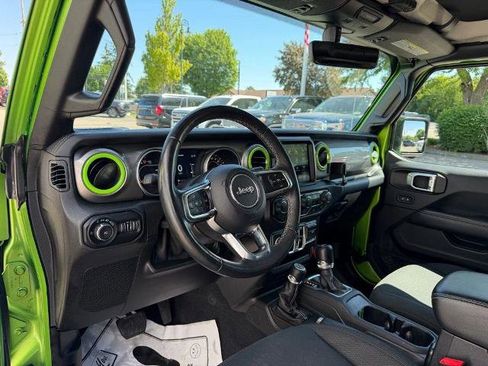 Used 2018 Jeep Wrangler Unlimited Sahara AWD/4WD image 14