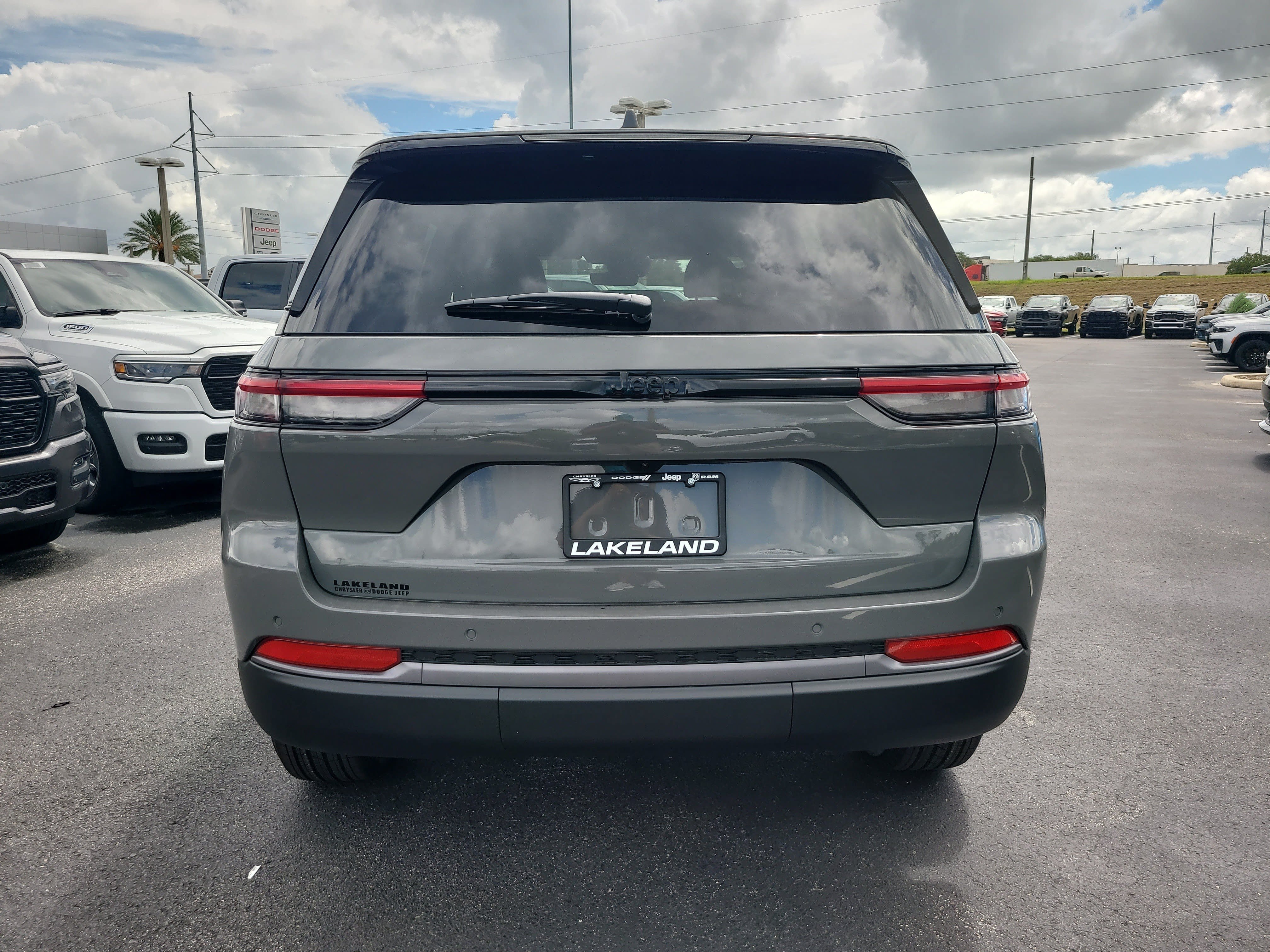 New 2027 Jeep Grand Cherokee Altitude RWD image 7