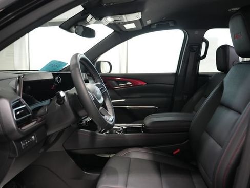 Used 2025 Chevrolet Traverse Z71 AWD/4WD image 16