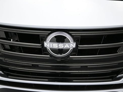 New 2025 Nissan Versa SV w/ Trunk Package FWD image 27