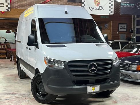 Used 2025 Mercedes-Benz Sprinter 2500 image 3