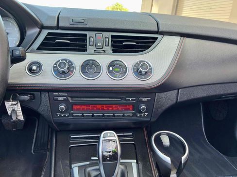 Used 2014 BMW Z4 sDrive35is RWD image 22