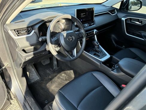 Used 2023 Toyota RAV4 XLE Premium image 8