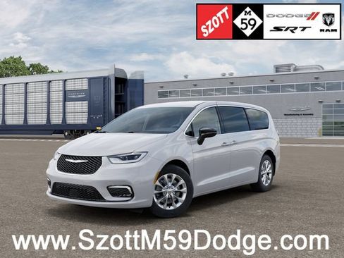 Used 2026 Chrysler Pacifica Select AWD/4WD image 1