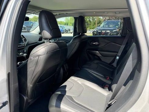 Used 2019 Jeep Cherokee Limited AWD/4WD image 16