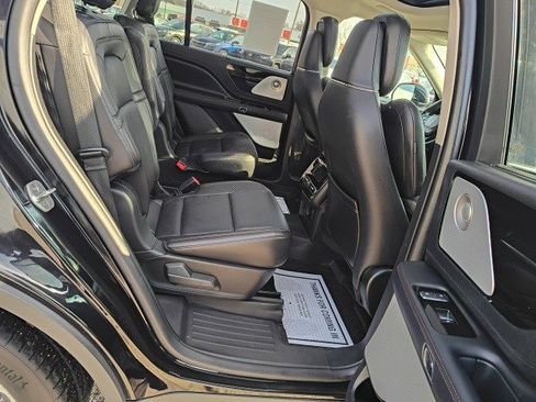 Used 2020 Lincoln Aviator Reserve w/ Equipment Group 202A image 18