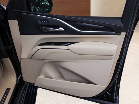 Used 2024 Cadillac Escalade ESV Premium Luxury w/ Performance Package AWD/4WD image 28
