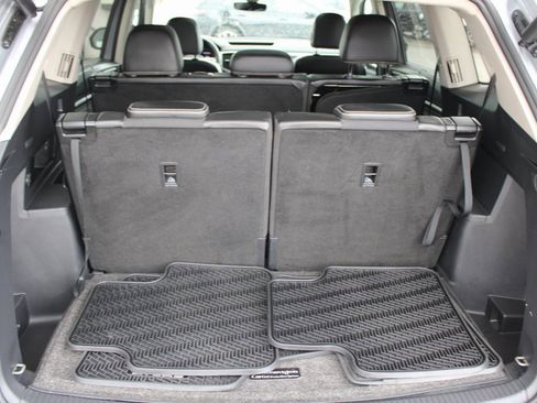 Certified 2022 Volkswagen Atlas SEL R-Line image 32